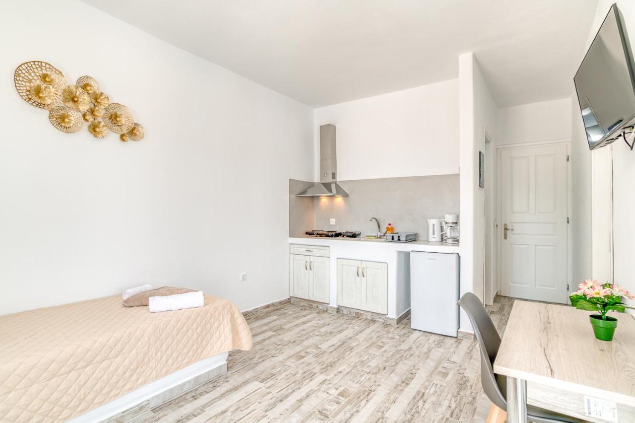 Ippocampos Seaside Serenity - Unwind At Paros Poolside Retreats Alikí 外观 照片